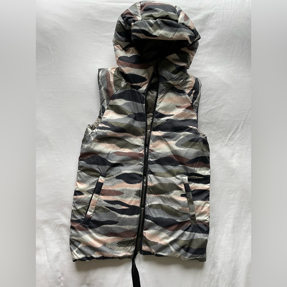 lululemon The Fluffiest Vest - REVERSIBLE! - Picture 10 of 15